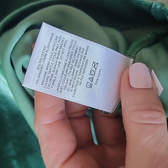 NEW Express green velvet mini skirt size xs - Picture 5 of 5